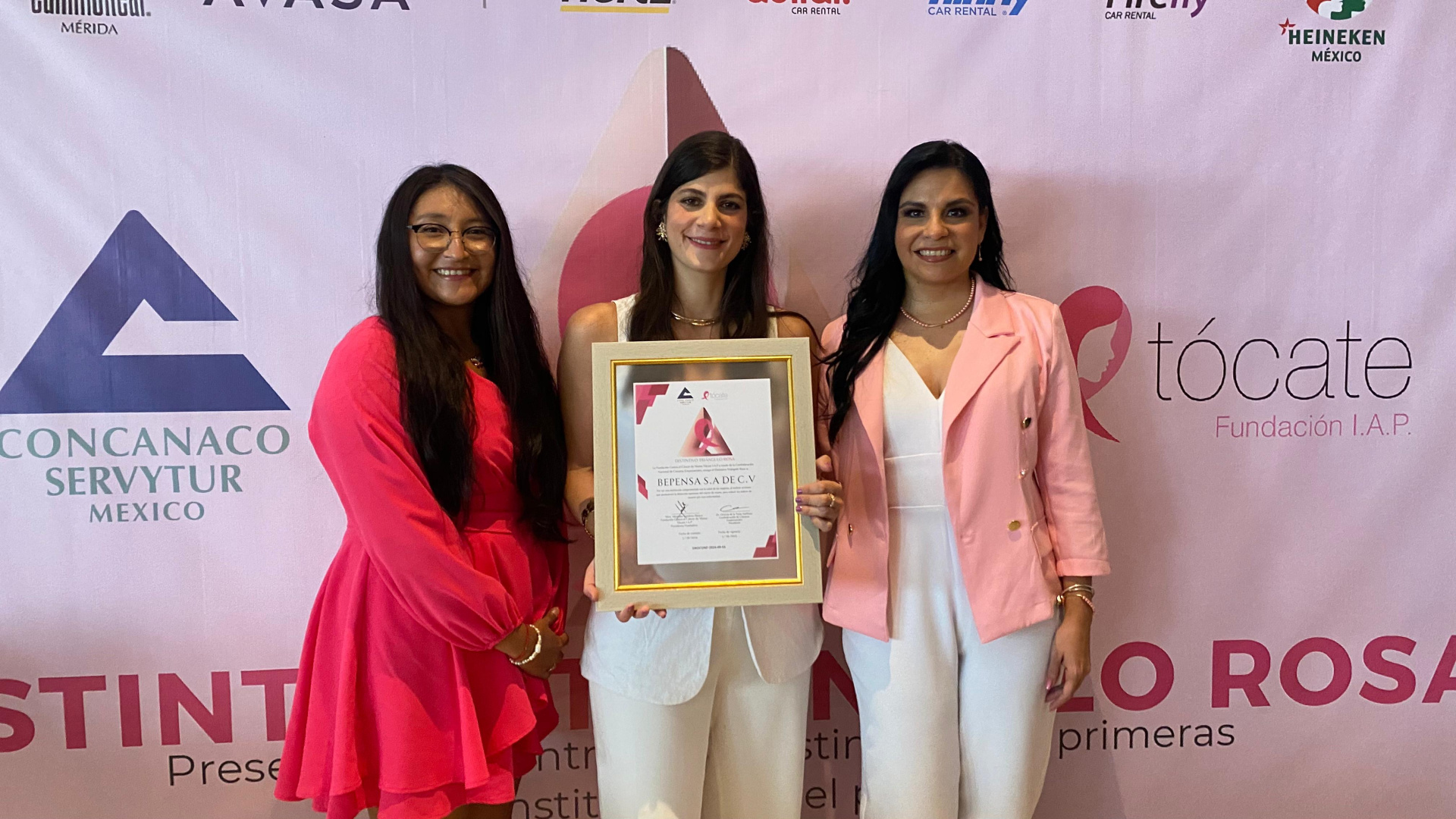 Bepensa recibe el distintivo Triángulo Rosa de Fundación Tócate